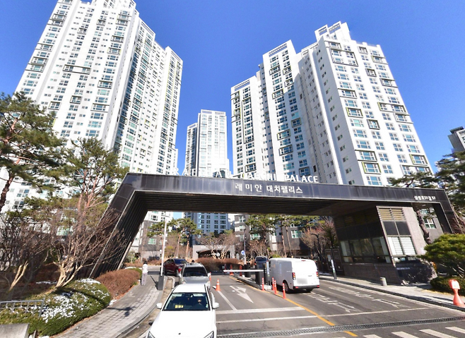 ▲ 서울 강남구 대치동 래미안대치팰리스 아파트 [네이버 지도]&nbsp;