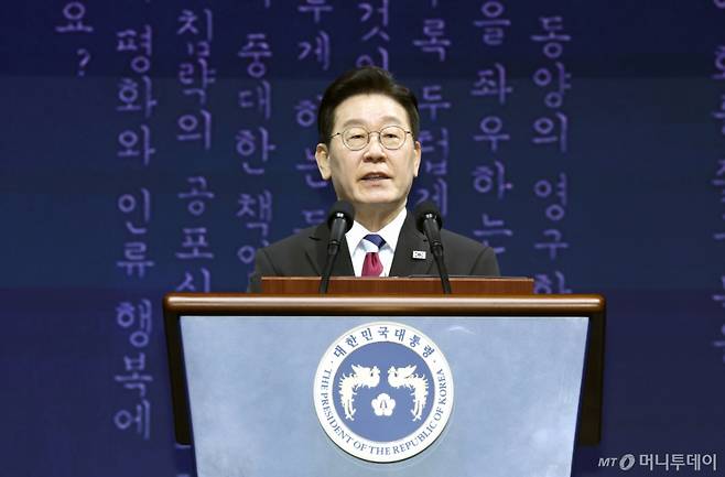 [서울=뉴시스] 최동준 기자 = 이재명 대통령이 1일 서울 강남구 코엑스에서 열린 제107주년 3·1절 기념식에서 기념사를 하고 있다. (청와대통신사진기자단) 2026.03.01. photocdj@newsis.com /사진=