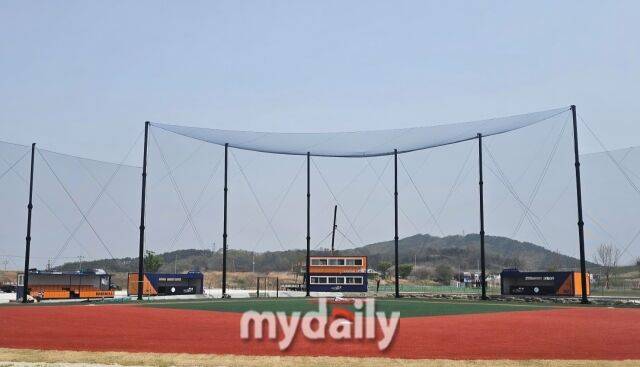 2025년 개장한 논산시 인조잔디야구장.