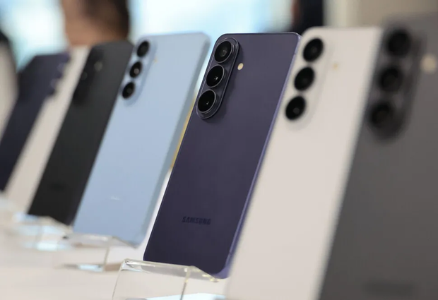 26일 서울 중구 태평로빌딩에서 열린 ‘삼성 갤럭시 언팩 2026’ 행사에 전시된 갤럭시 S26 시리즈. 연합뉴스