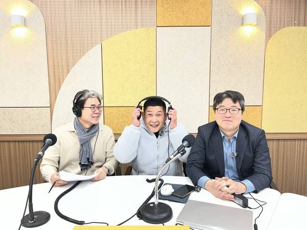 유동현 전 인천시립박물관장, 임정민 북성포구 선주협회 사무국장,&nbsp;장정구 기후생명정책연구원 대표(왼쪽부터) [경인방송 여기는 인천항 제작팀]