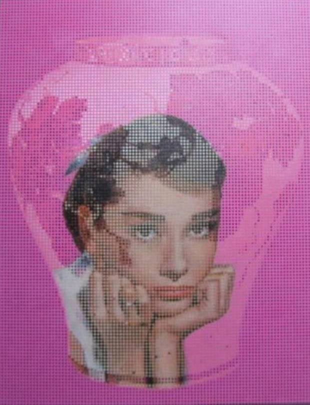 김중식 작가의 대표작 중 하나인  ‘달항아리 속의 오드리햅번’