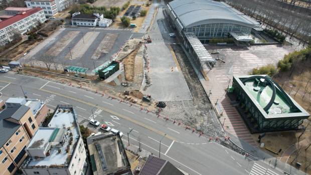 담양군이 담양종합체육관 이용객의 보행 안전을 확보하고 교통 혼잡을 해소하기 위해 진입도로 개선 및 보행자 안전 통행로 확보 사업을 추진한다. 담양군 제공