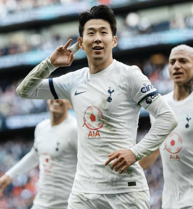 EPL 토트넘에서 뛰던 시절의 손흥민. 왼팔에 주장 완장을 차고 있다. 토트넘 SNS 제공