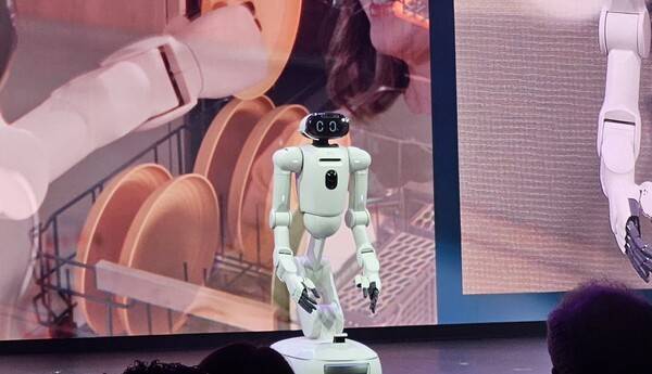 LG전자의 휴머노이드 로봇 '클로이드'. [출처=진운용 기자]