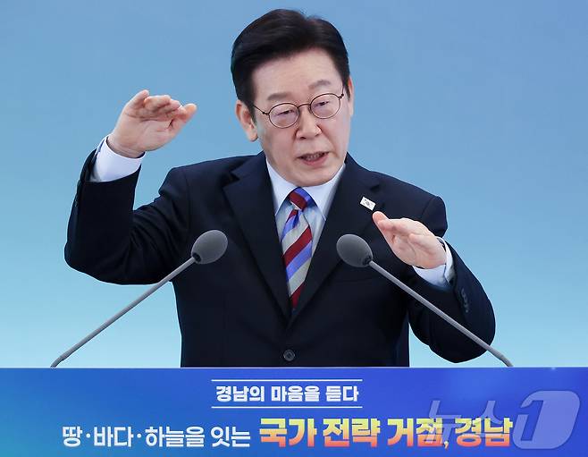 이재명 대통령이 지난달 6일 창원 성산구 창원컨벤션센터에서 열린 '경남의 마음을 듣다' 타운홀 미팅에서 발언을 하고 있다. (청와대통신사진기자단) 2026.2.6 ⓒ 뉴스1 이재명 기자