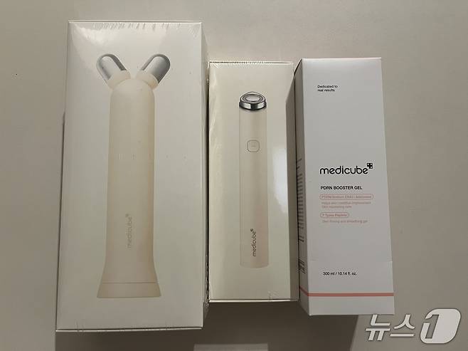 '메디큐브 에이지알 부스터 브이 롤러+프로 미니 플러스' 제품 사진. ⓒ 뉴스1 신민경 기자
