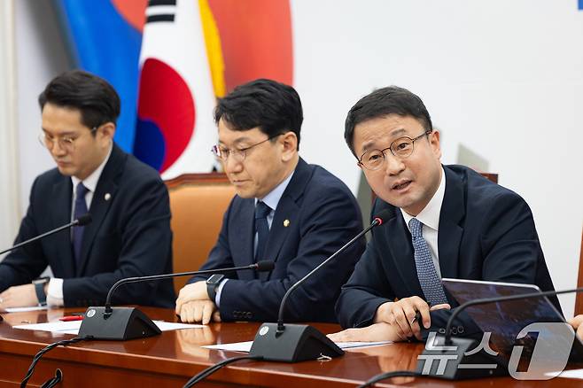 한병도 더불어민주당 원내대표가 2일 서울 여의도 국회에서 열린 현안 기자간담회에서 취재진 질문에 답하고 있다. 2026.3.2 ⓒ 뉴스1 유승관 기자