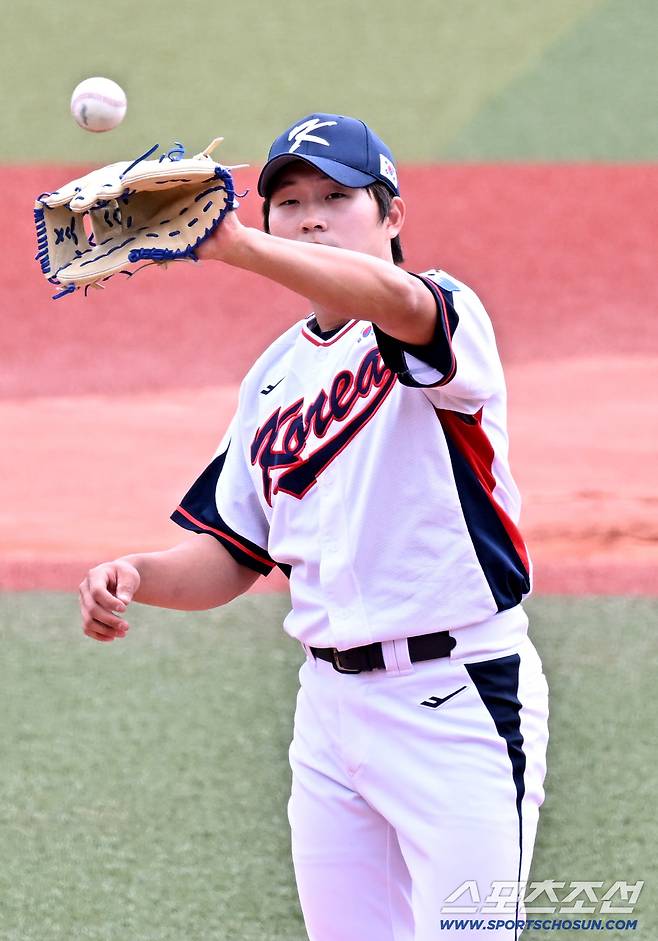 24일 일본 오키나와 가데나 구장에서 열린 야구 대표팀과 KIA 타이거즈의 평가전. 김택연이 숨을 고르고 있다. 오키나와(일본)=박재만 기자 pjm@sportschosun.com/2026.02.24/