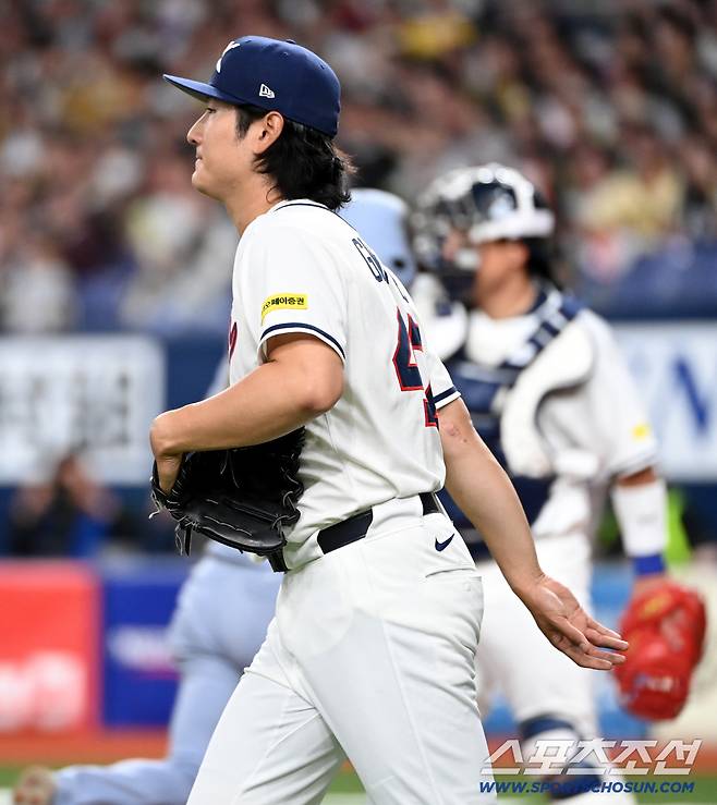 2일 일본 오사카 교세라돔에서 열린 WBC(월드베이스볼클래식) 한국 대표팀과 한신 타이거즈의 경기, 2회말 1사 1,3루 곽빈이 한신 타카테라에 1타점 희생플라이로 실점하며 아쉬워하고 있다. 오사카(일본)=허상욱 기자wook@sportschosun.com/2026.03.02/