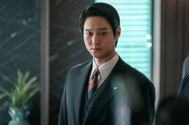 ‘언더커버미쓰홍’ 고경표, 여의도 장악 (제공: tvN)