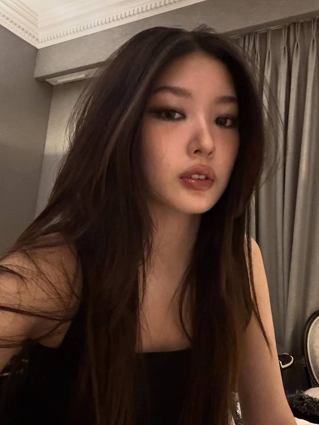 윤채의 뱀파이어 로맨틱 메이크업. 인스타그램 @y0on_cha3