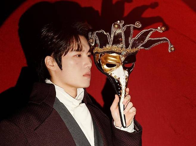 뮤지컬 ‘조커’에서 빅토르 위고를 연기한 배우 백인태. 엔제이원 제공