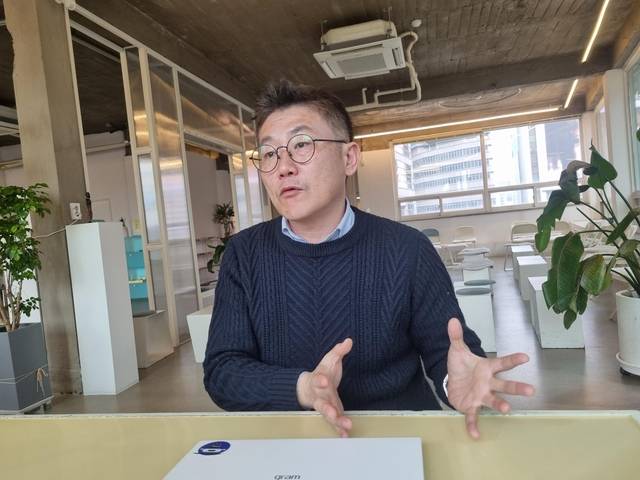 신희일 인투씨엔에스 최고제품책임자(CPO)가 2일 디지털타임스와 인터뷰하고 있다. 강민성 기자