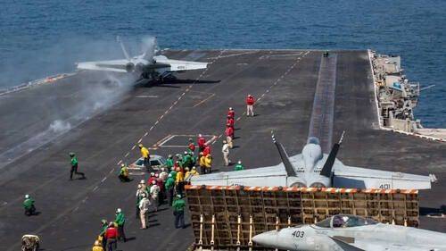 지난달 28일(현지시간) 미군이 항공모함에서 이란에 대한 '장대한 분노' 작전을 수행하는 모습. 美 중부사령부 CENTCOM 제공