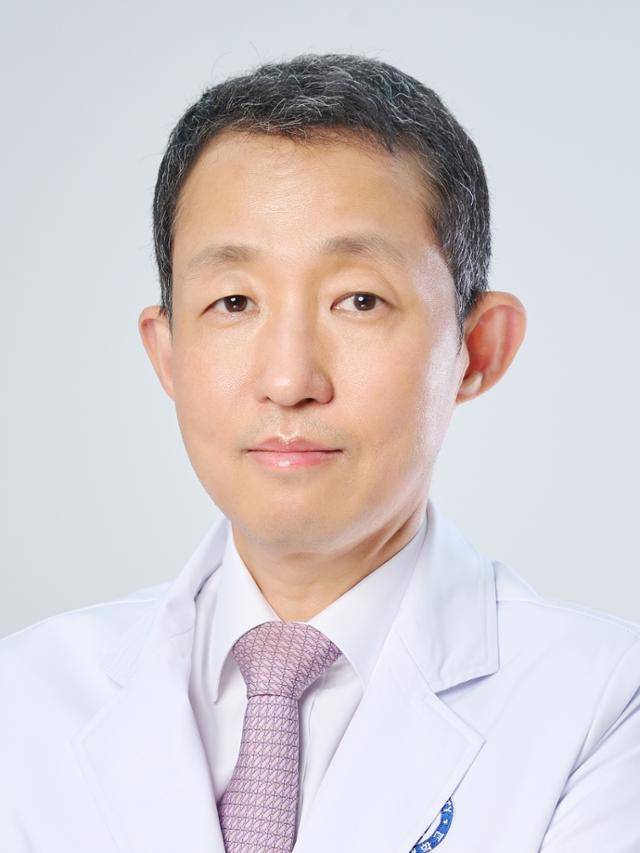 강남세브란스병원 안과 이형근 교수. 강남세브란스병원 제공