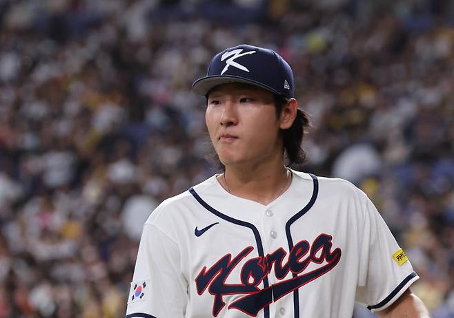 <yonhap photo-3715="">2일 일본 오사카 교세라돔에서 열린 월드베이스볼클래식(WBC) 평가전 한국 대표팀과 일본 프로야구 한신 타이거스와의 경기. 2회말 한국 선발투수 곽빈이 한신에게 3점을 허락한 뒤 마운드를 떠나고 있다. <저작권자 ⓒ 1980~2026 ㈜연합뉴스. 무단 전재 재배포 금지, AI 학습 및 활용 금지></yonhap>