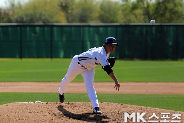 NC의 아시아쿼터 투수 토다가 역투하고 있다. 사진(美 글렌데일)= 김재호 특파원