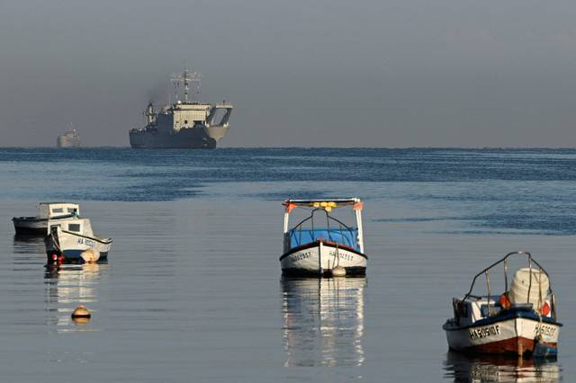 멕시코 국기를 단 인도주의 지원 물자를 실은 선박들이 지난 12일 쿠바 수도 아바나의 항만으로 들어오고 있다. 로이터 연합뉴스