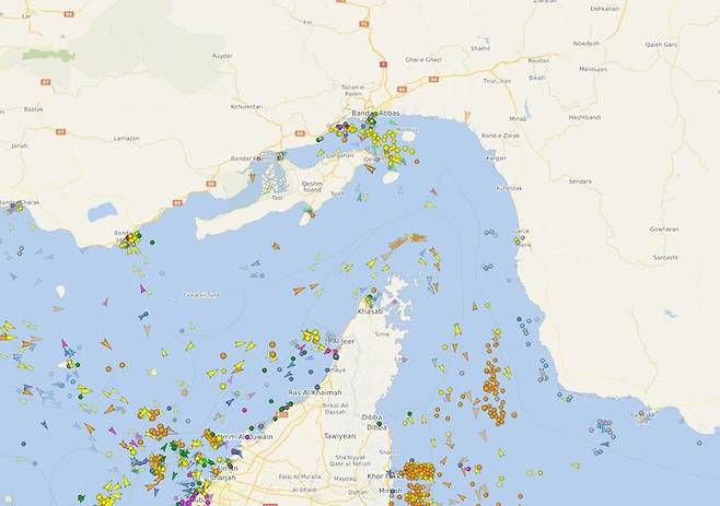 [서울=뉴시스] 1일 오전 10시40분 현재 중동산 석유 운송로인 호르무즈 해협 상황. (사진=베셀파인더 화면 갈무리) 2026.03.01 photo@newsis.com *재판매 및 DB 금지