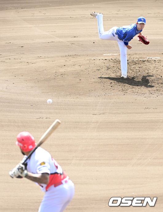 [OSEN=오키나와(일본), 최규한 기자] 2일 일본 오키나와 킨 베이스볼 스타디움에서 KIA 타이거즈와 삼성 라이온즈의 연습경기가 열렸다.1회말 삼성 투수 장찬희가 카스트로를 상대로 삼진을 잡고 있다. 2026.03.02 / dreamer@osen.co.kr