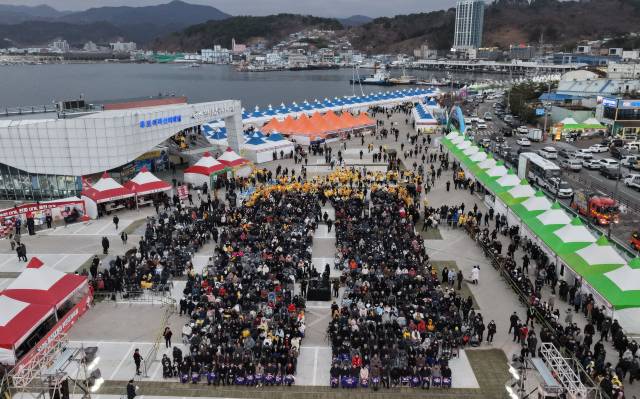 ▲전국에서 약 7만여명의 관광객이 찾은‘2026 울진 대게와 붉은 대게 축제' 모습 ⓒ울진군청