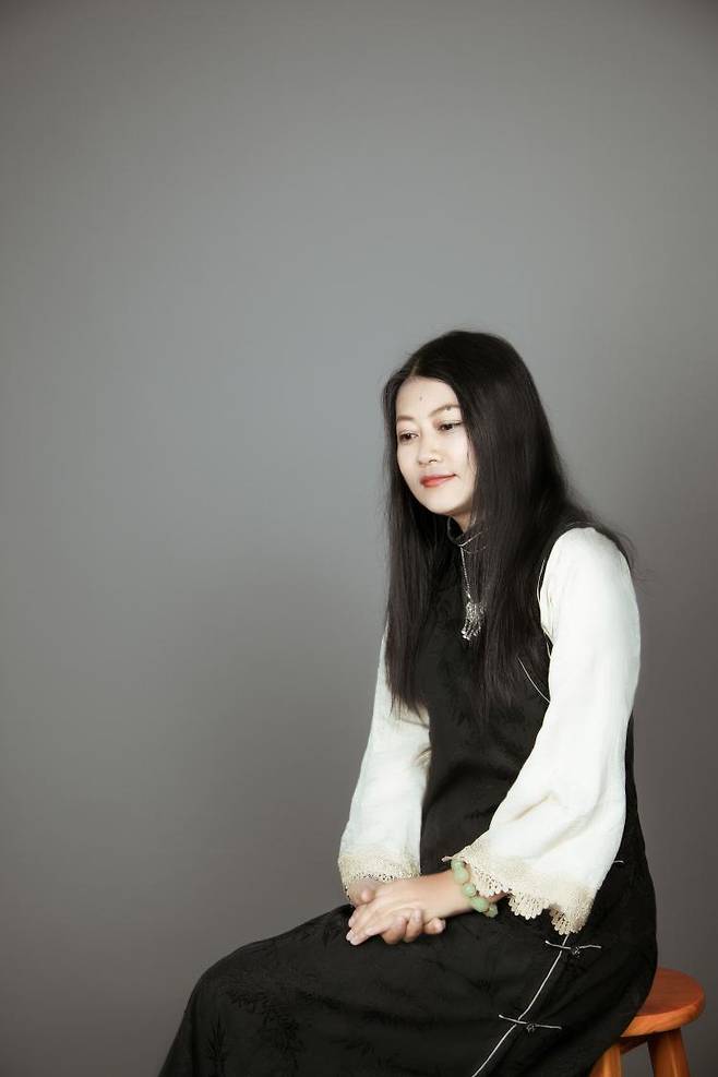 저자 아웨이무이뤄. <문학들 제공>