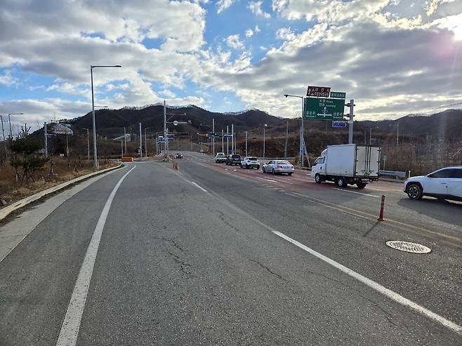 31번 국도인 청송읍 초막교차로(청송동국 인근) 신호등. /김종철기자