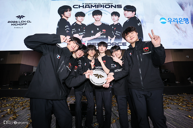 세트 스코어 3-1로 T1을 꺾고 우승을 차지한 농심 레드포스 챌린저스.