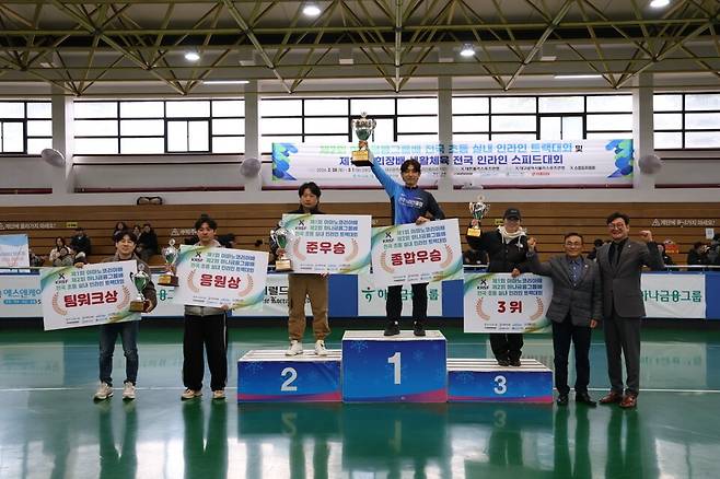 제2회 하나금융그룹배 전국 초등 실내 인라인 트랙대회에서 종합 우승을 차지한 전주인라인클럽. /사진=대한롤러스포츠연맹