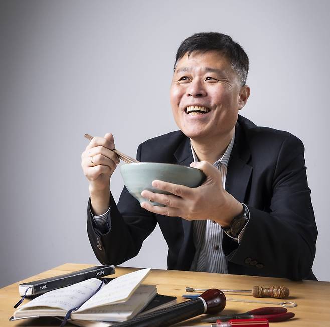 조영권씨는 “피아노 조율사와 요리사는 둘 다 장인 정신이 필요한 일이란 점에서 비슷하다”고 했다./이신영 영상미디어 기자