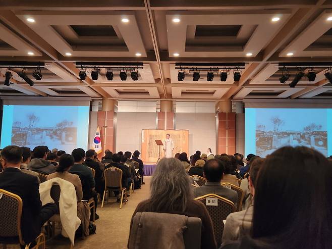 창작 판소리 '백범 김구'를 관람하기 위해 많은 사람이 객석을 가득 채우고 있었다.