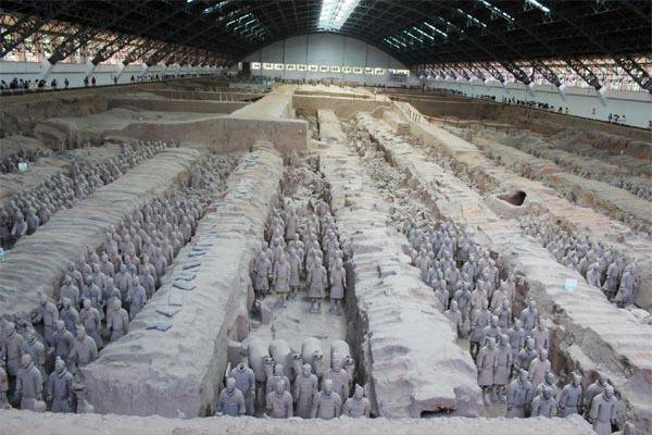 중국 시안에 있는 유네스코 세계문화유산 ‘병마용갱. 진시황제의 사후 세계를 지킨 흙으로 빚은 수천 명의 병사와 전차, 말 등이 가득 채워져 있다.