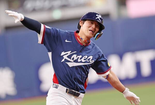 3일 일본 오사카 교세라돔에서 열린 월드베이스볼클래식(WBC) 평가전 한국 대표팀과 일본 프로야구 오릭스 버팔로스와의 경기. 2회초 2사 1, 3루에서 김도영이 3점 홈런을 친 뒤 세레머니를 하고 있다. 연합뉴스