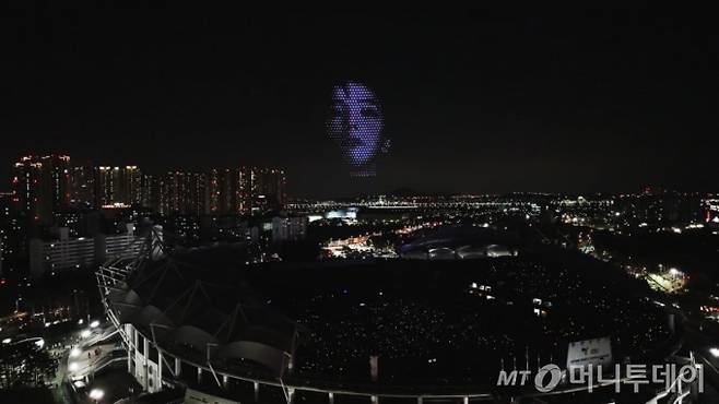 유비파이가 연출한 지드래곤 콘서트의 드론쇼. /사진 제공=유비파이