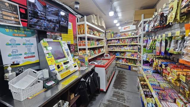 2일 오후 서울 시내 한 무인 아이스크림가게. 노유정 기자