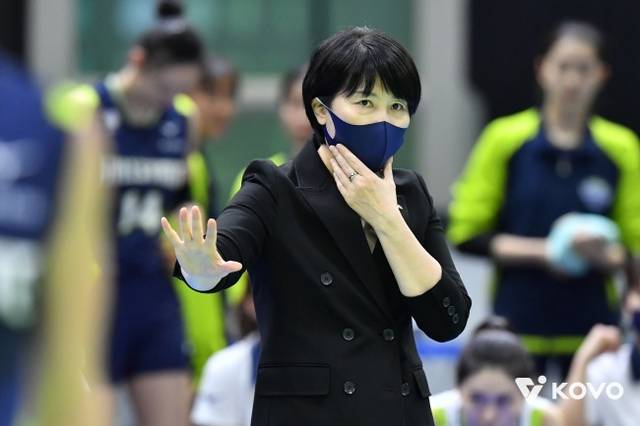 국내에서 지도자로 활약하던 당시의 이도희 감독. KOVO 제공