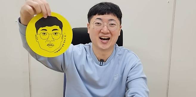 ‘충주맨’으로 이름을 알린 김선태 전 주무관이 개인 유튜버로 새 출발에 나섰다.  [충주시 유튜브 갈무리]