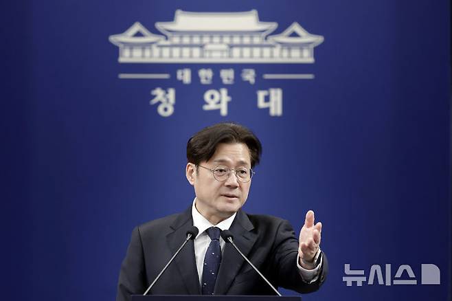 [서울=뉴시스] 최동준 기자 = 홍익표 청와대 정무수석. 2026.02.12. photocdj@newsis.com
