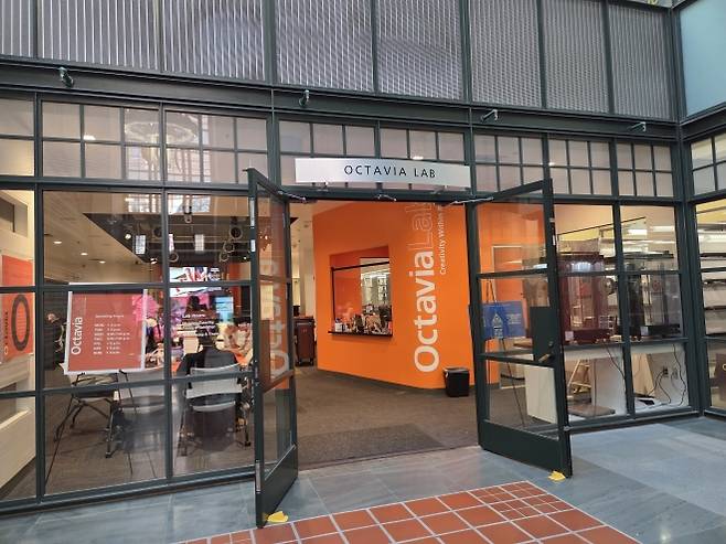 미국 캘리포니아주 LA 중앙도서관의 ‘옥토비아 랩’