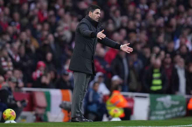 아르테타 감독(사진)의 아스널은 조버 세트피스 코치의 활약에 힘입어 이번 시즌 EPL 단일시즌 세트피스 기록을 갈아치우고 있다. AP뉴시스