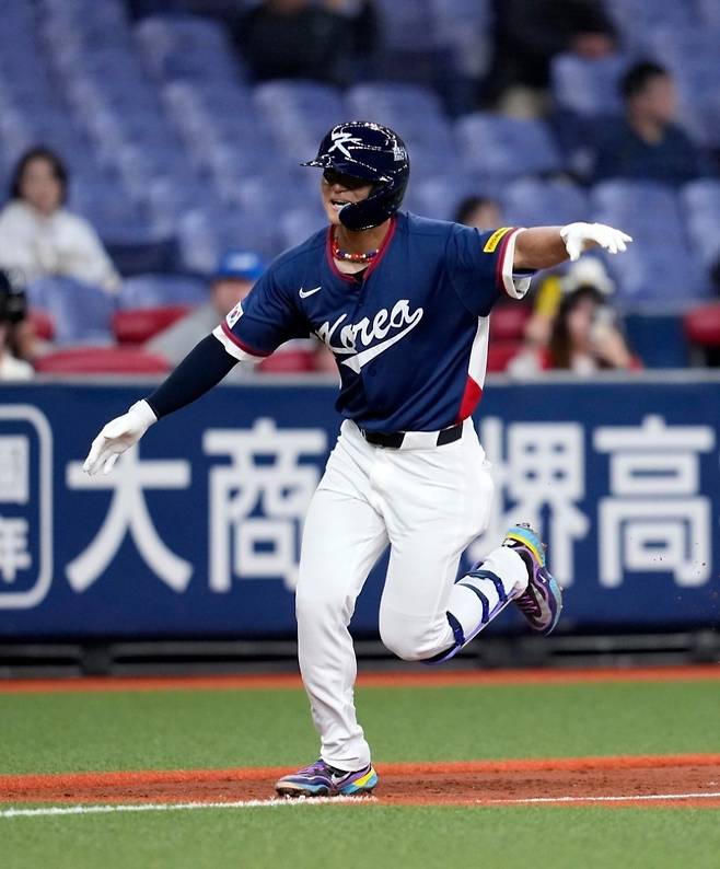 대표팀 김도영이 3일 일본 오사카 교세라돔서 열린 오릭스 버펄로스와 2026 WBC 평가전서 2회초 좌월 3점 홈런을 친 뒤 세리머니를 하고 있다. 사진출처｜MLB코리아 공식 SNS