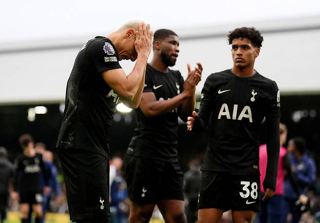 잉글랜드 프리미어리그 토트넘 홋스퍼 히샤를리송이 지난 1일 영국 런던에서 풀럼에 패한 뒤 괴로운 표정을 짓고 있다. AP