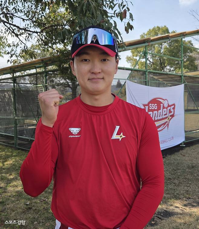 SSG 김건우가 1일 인터뷰하고 있다. 미야자키 | 유새슬 기자