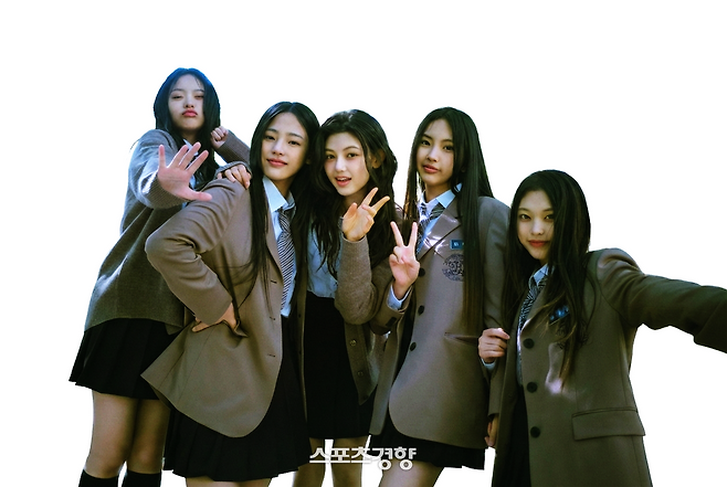 탈퇴한 멤버 다니엘을 포함한 그룹 뉴진스. 어도어 제공