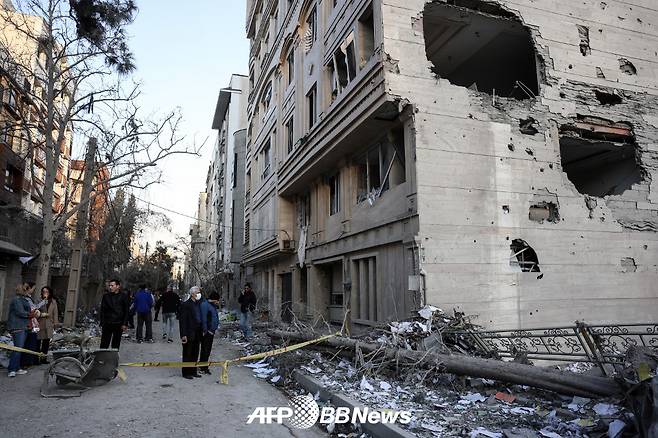 이란을 겨냥한 미국과 이스라엘의 공격을 받은 이란 테헤란 건물. /AFPBBNews=뉴스1