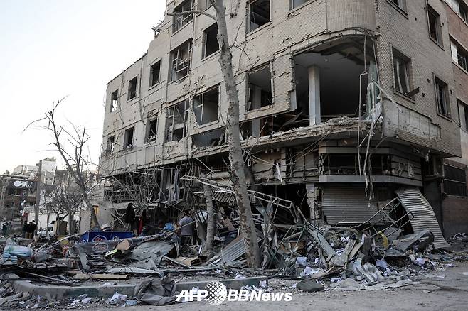 이란을 겨냥한 미국과 이스라엘의 공격을 받은 이란 테헤란 건물. /AFPBBNews=뉴스1