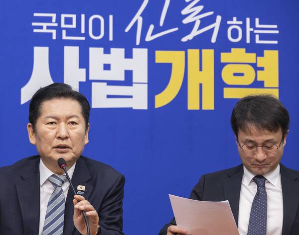 더불어민주당 정청래 대표가 25일 국회에서 열린 최고위원회의에서 사법개혁안에 대한 강한 의지가 담긴 발언을 하고 있다. 연합뉴스