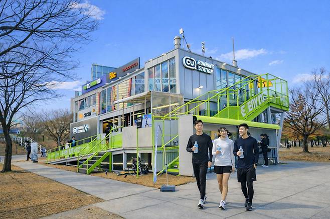 CU 러닝스테이션 시그니처 1호점(CU 한강르네상스여의도3호점). /사진: BGF리테일 제공