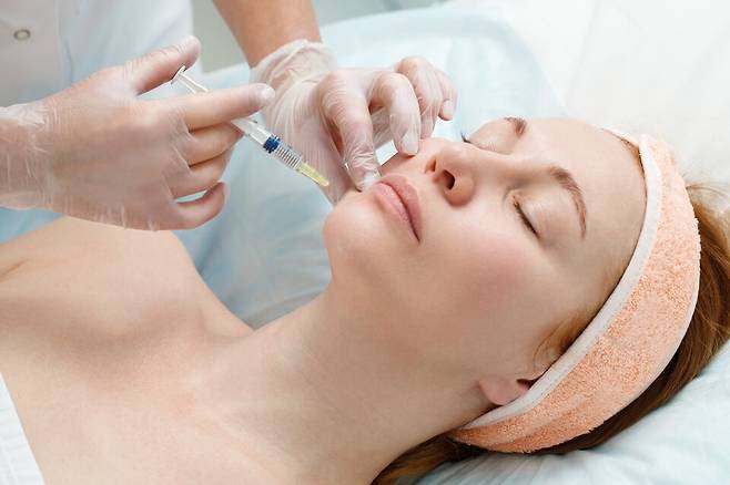 생명 구제를 위해 기증된 사후 인체조직이 '스킨부스터' 등 미용 목적으로 사용되고 있다는 논란이 커지고 있다. /게티이미지뱅크 제공